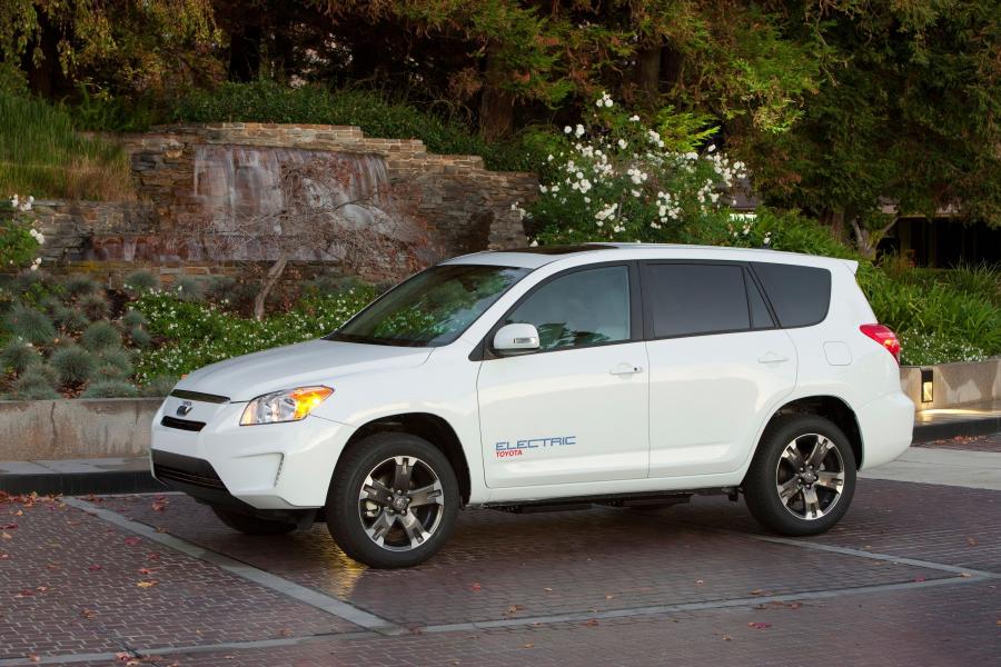  Toyota RAV4 EV Concept 2010 года  (фото 22 из 48)